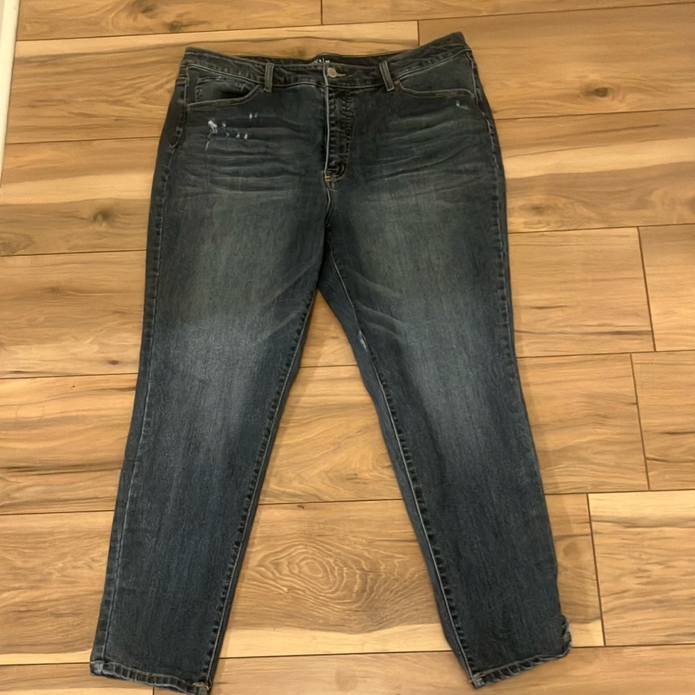 Time and Tru Blue Ankle Cropped Jeans with Tapered Leg